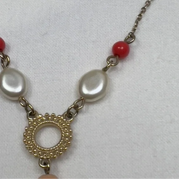 AVON Coral Cabochon Pearl Bead Drop Necklace – Gold Tone Vintage Style - Picture 4 of 8